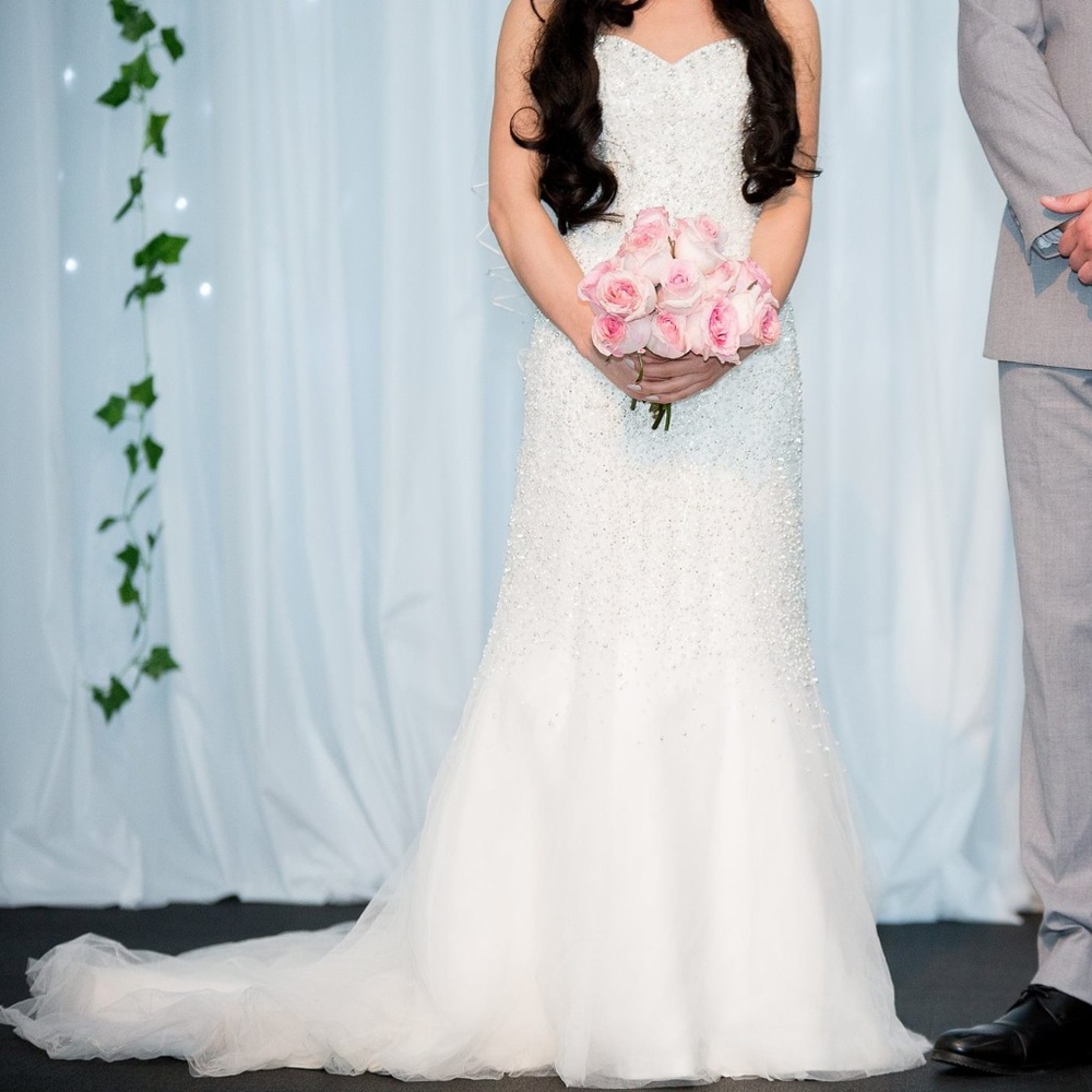 Hand beaded Wedding dress - Picture 4 of 6